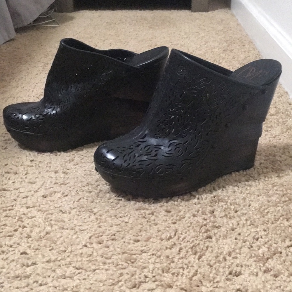 Diane Von Furstenberg Wedge Laser Cut Clogs - 9.5